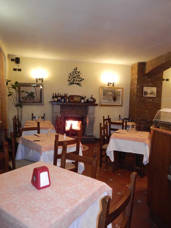 Risthotel Pizzeria Italia Godiasco Exteriér fotografie