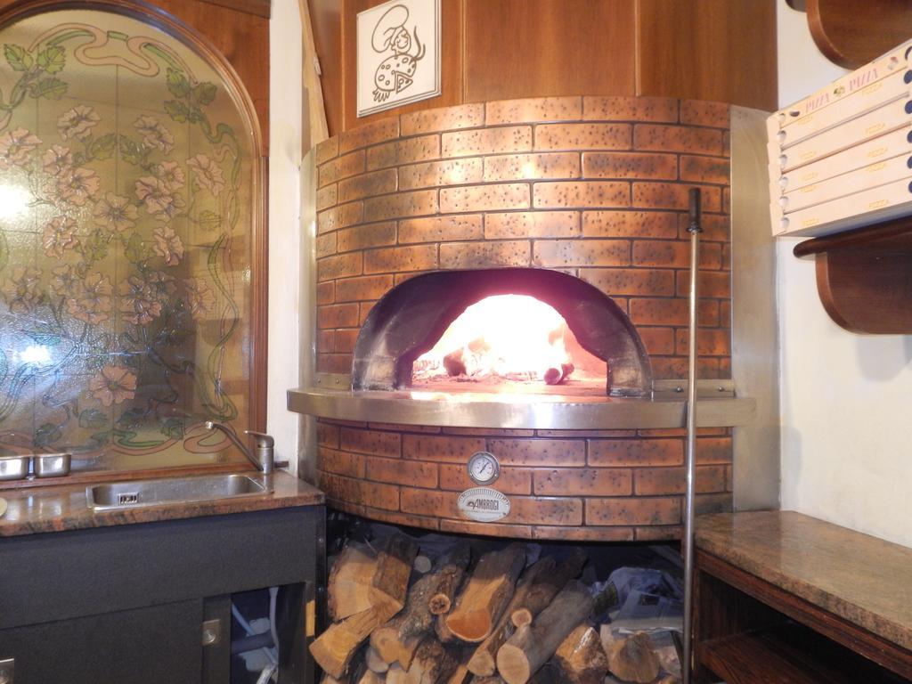 Risthotel Pizzeria Italia Godiasco Exteriér fotografie