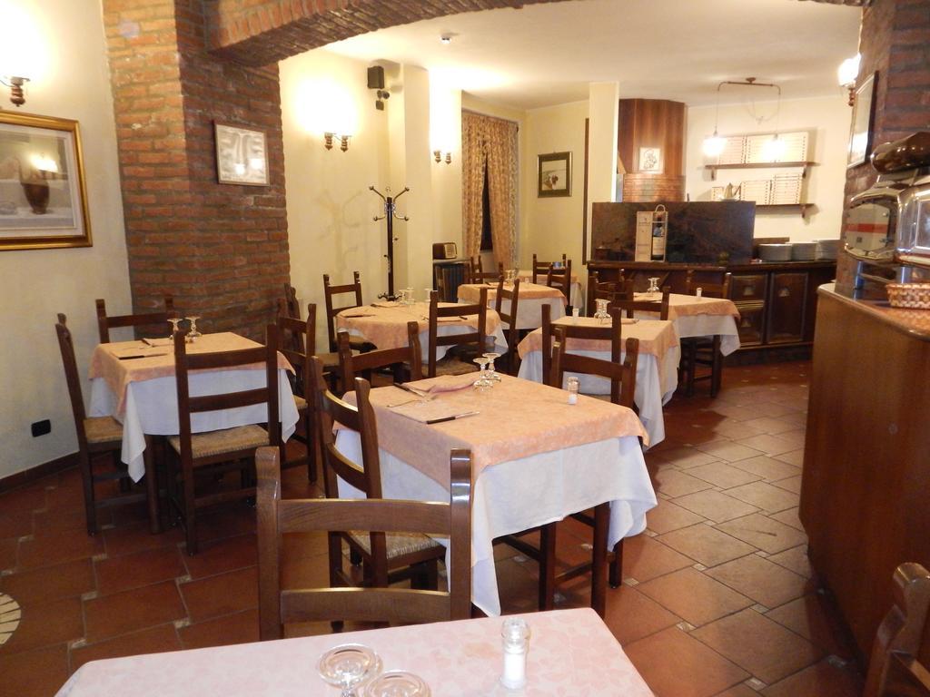 Risthotel Pizzeria Italia Godiasco Exteriér fotografie